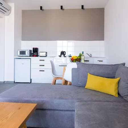 מלון דירות Kefalos Damon פאפוס