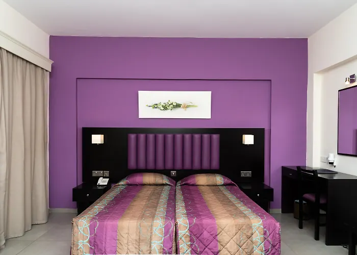 Kefalos Damon Apartahotel Paphos