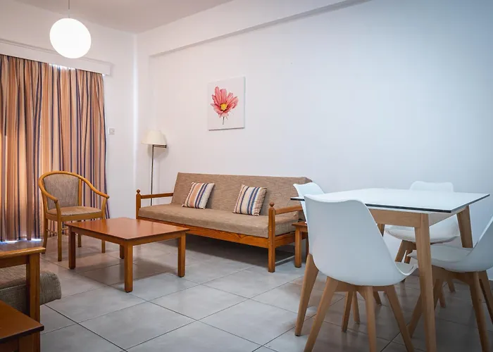 Apartahotel Kefalos Damon Paphos